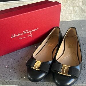 Salvatore Ferragamo Vera Black Flats